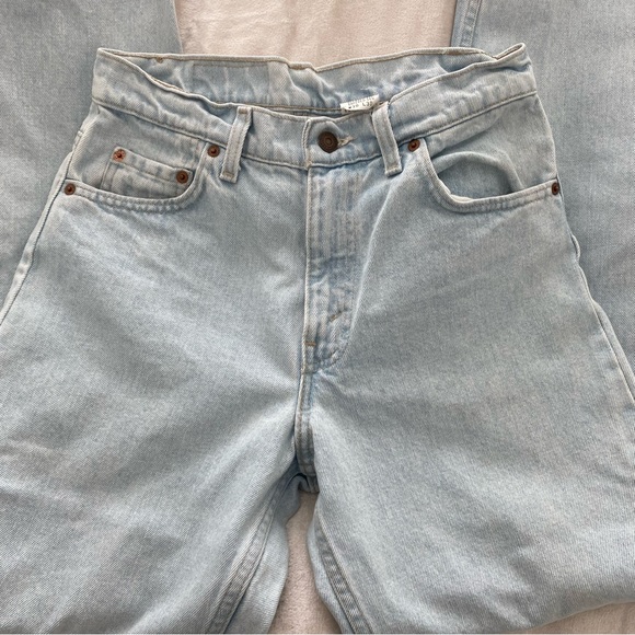 ❌SOLD❌ Vintage Levi’s 550 Relaxed Fit Tapered Legs Light Blue | Size 30” - Picture 1 of 6